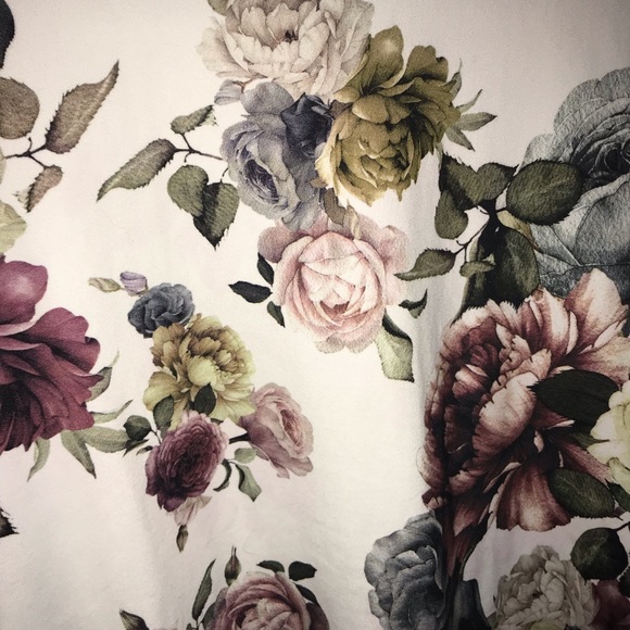 Mock neck flower crop top - Picture 2 of 3